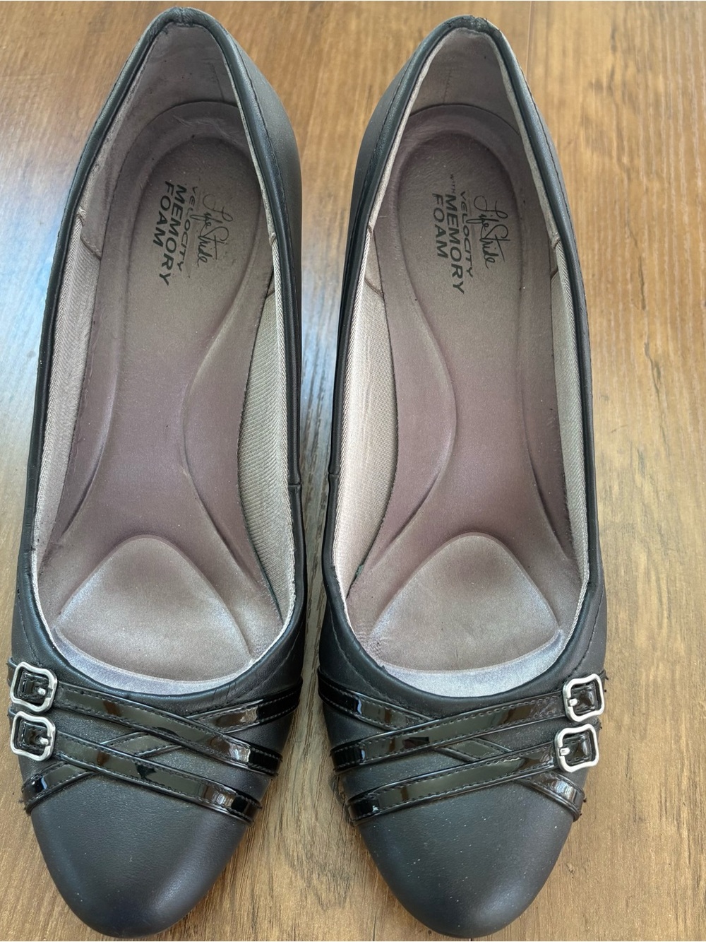 Life Stride Black  heels. Slight nick in heal (see photo) size 11  INV25/562